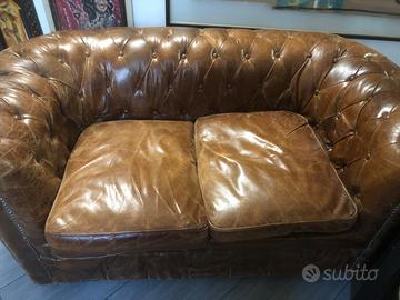 Divano due posti Chester crosta marrone