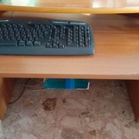 Scrivania per computer marrone chiaro