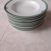 servizio di piatti completo.