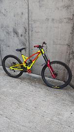 DH Nukeproof Pulse Mullet e Dirt NS Metropolis 2
