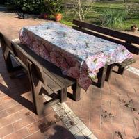 Tavolo e panche da giardino