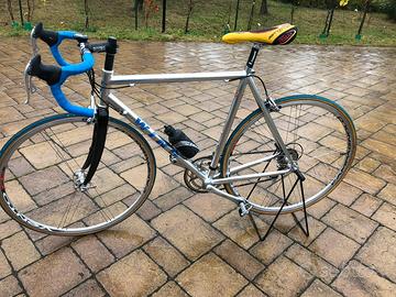 Bici da strada Wing accessoriata Campagnolo