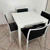 Tavolo bianco + 4 sedie GRATIS
