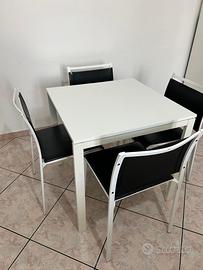 Tavolo bianco + 4 sedie GRATIS
