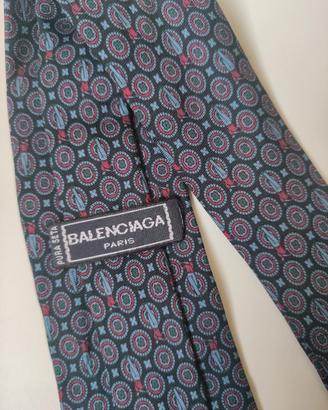 Cravatta Balenciaga in pura seta casual chic