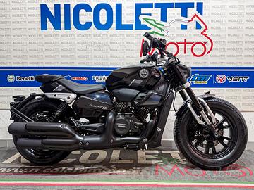 Benelli Leoncino Bobber 400 - Midnight Black tua a