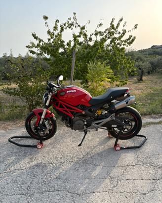 Ducati monster 696