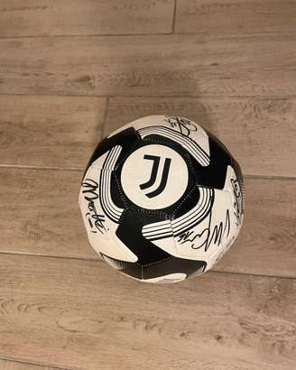pallone juventus autografato stagione 2024/25