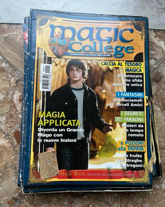 14 Riviste Magic College con inserti e posters