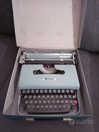 Macchina da scrivere Olivetti Lettera 22 azzurra