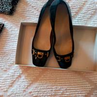 scarpe in vernice nera