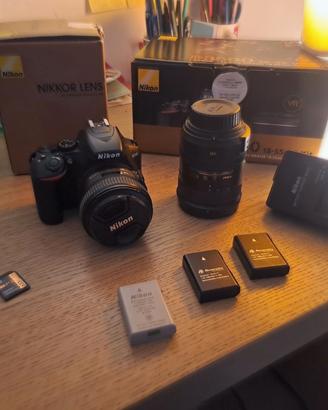 Macchina fotografica Nikon D3500 con 2 obiettivi