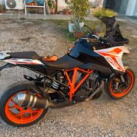 Ktm superduke GT 1290 tutti i pacchetti