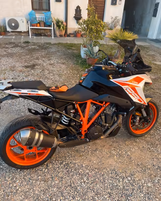 Ktm superduke GT 1290 tutti i pacchetti