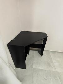 Mobiletto nero ad angolo – H 75 × L 72 × P 72 cm