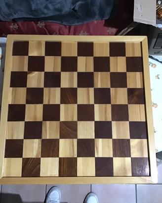 Dama in legno