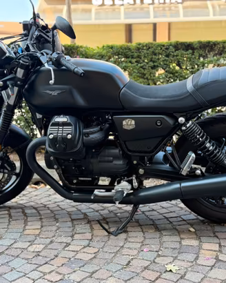MOTO GUZZI V7 STONE