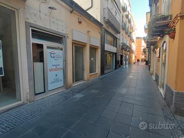 Via Pretoria locale commerciale mq. 45 netti