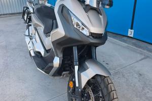 HONDA X-ADV Cambio automatico + Bauletti Givi