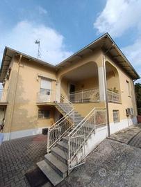 Immobile in asta di 355 m² con 5 locali a Langhira