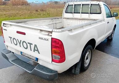 TOYOTA HILUX  2.5D-4D PICK UP
