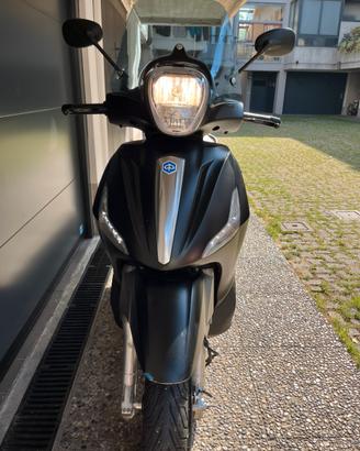 Beverly 350 sport Tourer