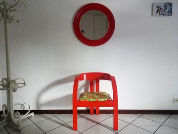 Sedia e specchio legno laccato rosso