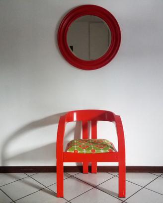 Sedia e specchio legno laccato rosso