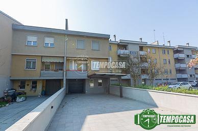 CASA INDIPENDENTE IN CENTRO CON BOX