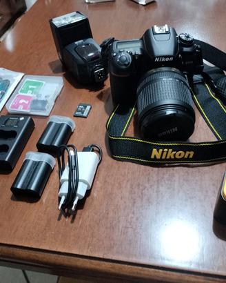 NIKON D 7500 PIU ACCESSORI MAI USAT