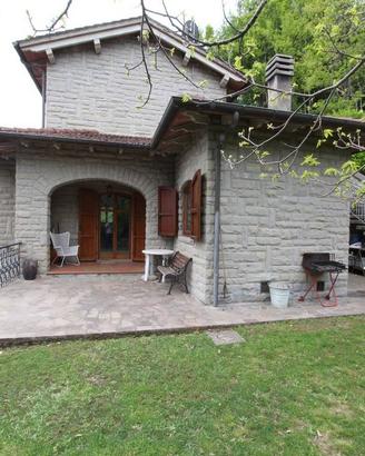 Villa di 300 m² con più di 5 locali e box auto dop