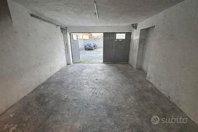 Viale Cappuccini, Lanciano. Garage con magazzino
