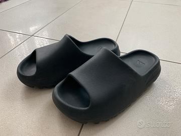 Adidas Yeezy slide nera