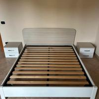 Letto mattimoniale con comodini