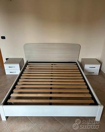 Letto mattimoniale con comodini