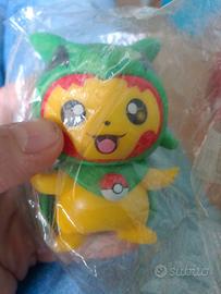 Poncho Pikachu Rayquaza Funko pop 