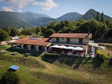 Attività / Licenza di 600 m² con più di 5 locali a