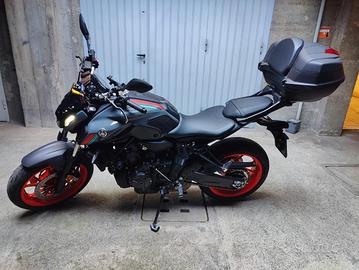 Yamaha MT-07 2021  + bauletto