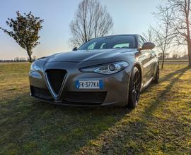 Alfa Romeo Giulia 2.2 AT8 150cv