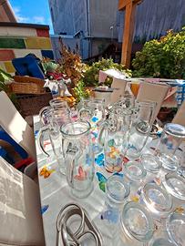 In blocco bicchieri , caraffe e porta sale e pepe 