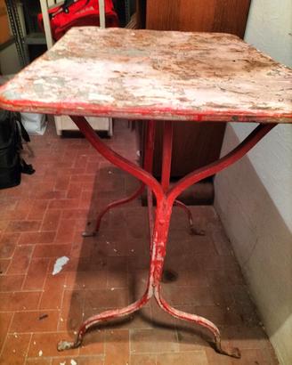 tavolo in ferro battuto 