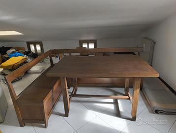 Tavolo con 2 cassapanche in legno
