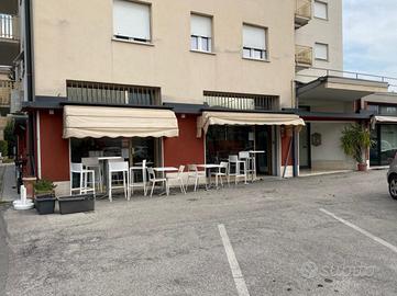 Bar/Tabacchi Avviato - Posizione e Bassi