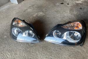 Fari anteriori renault clio