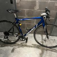 Bici con telaio da corsa