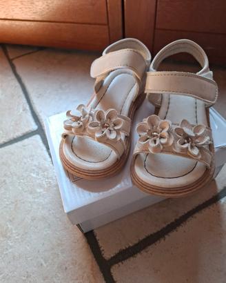 Sandali beige con fiorellini bambina n. 24 scatola