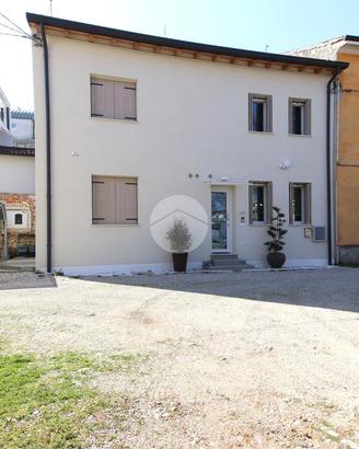 CASA SEMINDIPENDENTE A VICENZA