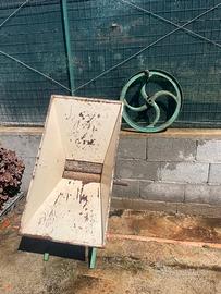 Pigiatrice manuale d'epoca per uva