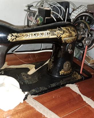 Macchina da cucire a pedale Singer 