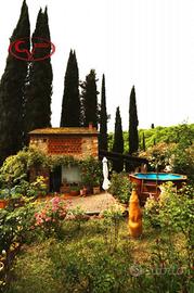 Rustico / Casale di 350 m² con più di 5 locali e b